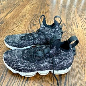 Nike LeBron 15